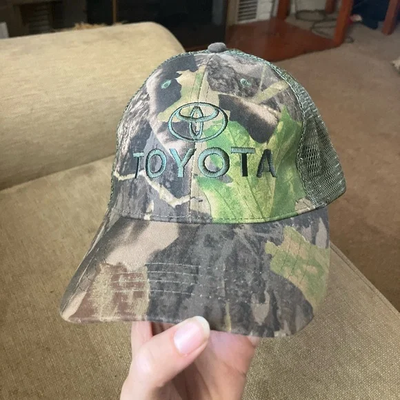 Camo toyota trucker hat - Picture 3 of 9